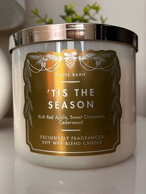 NWT Bath & Body Works White Barn 3 Wick Candle, Tis The Season Scent